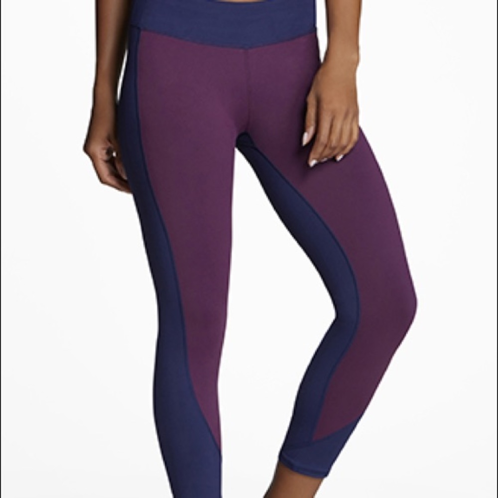 Fabletics Sydney Capri Leggings